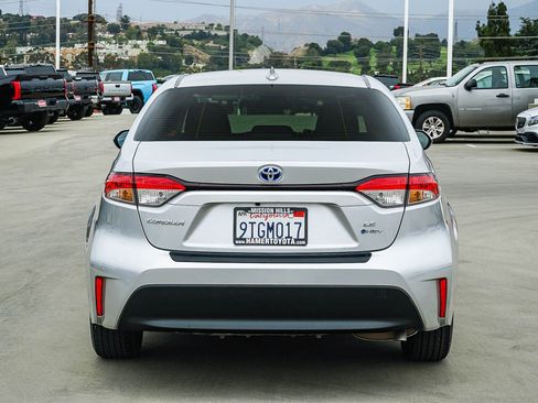 Certified 2025 Toyota Corolla LE FWD image 3