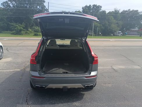 Used 2018 Volvo XC60 T5 Momentum w/ Convenience Package AWD/4WD image 4