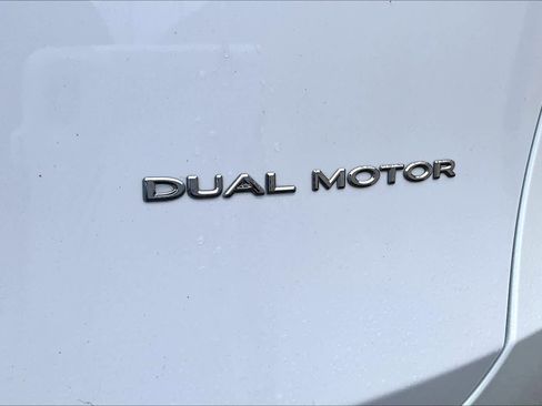 Used 2021 Tesla Model Y Long Range image 9