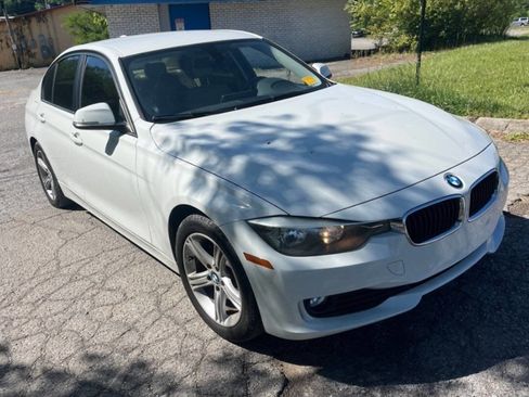 Used 2015 BMW 320i Sedan RWD image 4