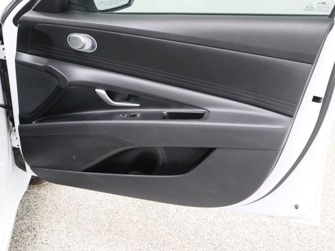 Used 2025 Hyundai Elantra SE FWD image 32