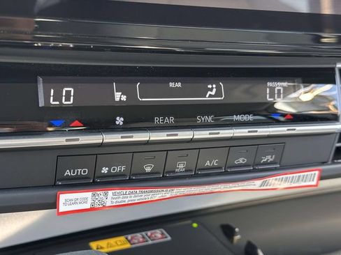 Used 2026 Toyota Sienna LE FWD image 37