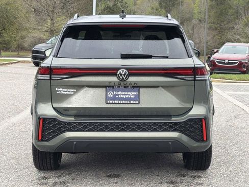 New 2026 Volkswagen Tiguan SE R-Line FWD image 28