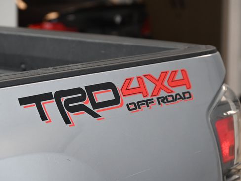 Used 2020 Toyota Tacoma TRD Off-Road image 11