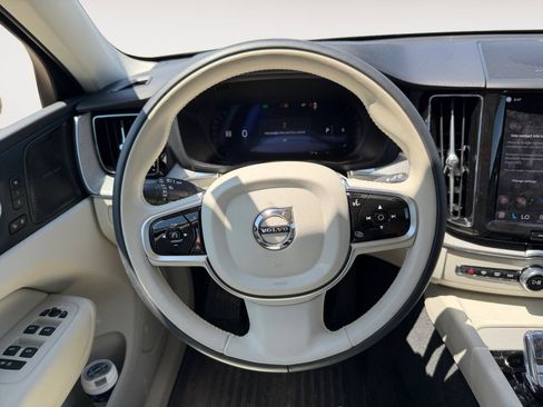Used 2025 Volvo XC60 B5 Ultra w/ Protection Package Premier AWD/4WD image 12