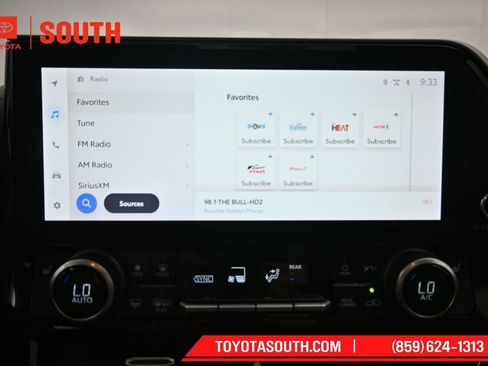 Used 2023 Toyota Highlander XLE AWD/4WD image 14