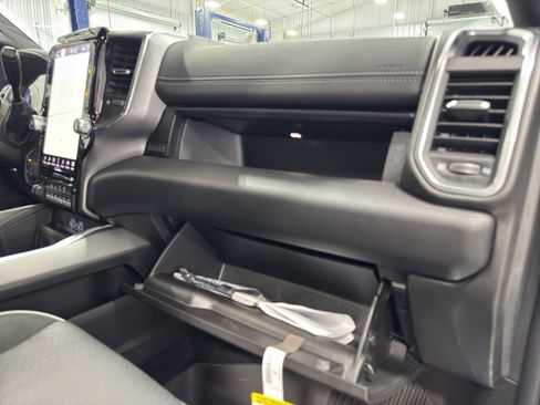 New 2025 RAM 2500 Laramie w/ Sport Appearance Package AWD/4WD image 16