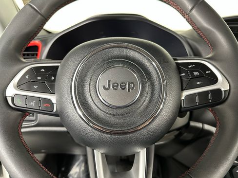 Used 2023 Jeep Renegade Trailhawk image 4