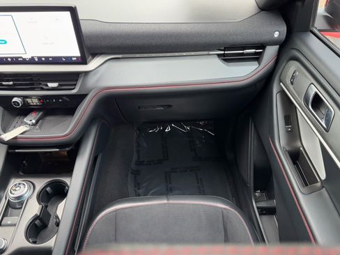 Used 2025 Ford Explorer ST image 17