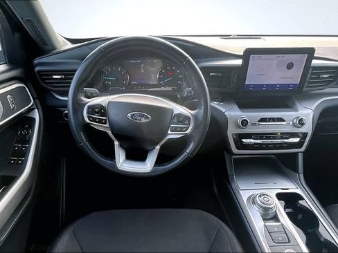 Used 2023 Ford Explorer XLT AWD/4WD image 8