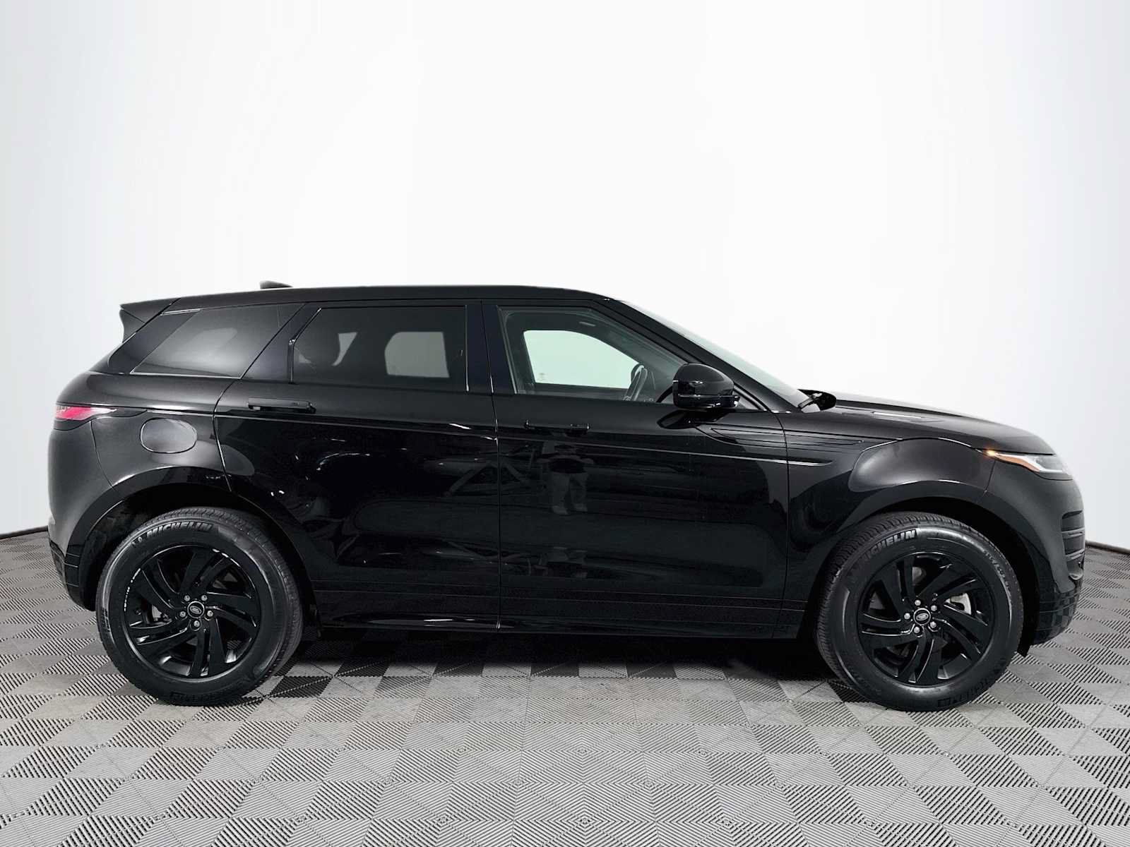 Used 2023 Land Rover Range Rover Evoque R-Dynamic S AWD/4WD image 4