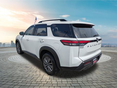 Certified 2024 Nissan Pathfinder SV FWD image 7