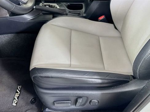 Used 2018 Toyota RAV4 Limited image 23