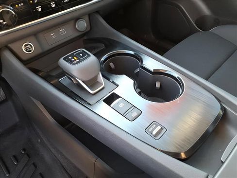 Used 2023 Nissan Rogue S image 18