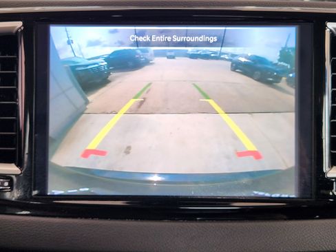 Used 2023 Chrysler Pacifica Touring-L FWD image 19