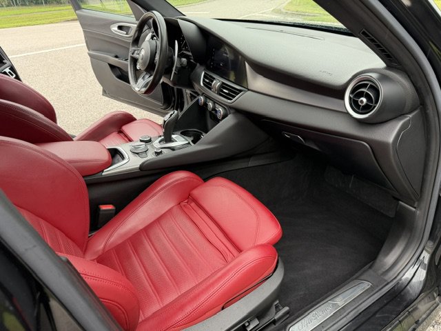 Used 2024 Alfa Romeo Giulia Veloce RWD image 14