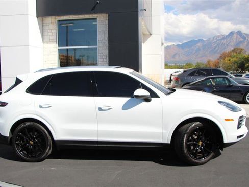 Used 2020 Porsche Cayenne image 9
