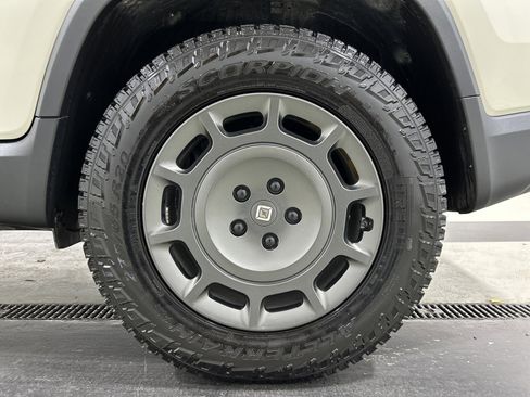 Used 2025 Rivian R1T Adventure AWD/4WD image 10