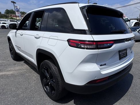 New 2025 Jeep Grand Cherokee Limited w/ Black Appearance Package image 5