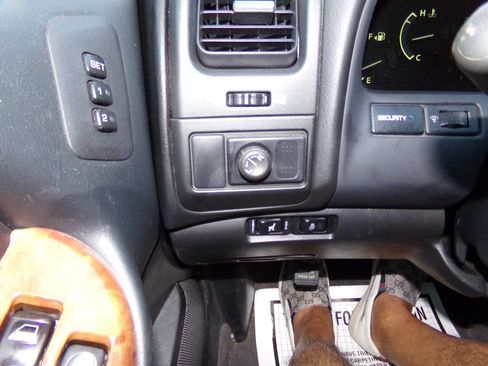 Used 2003 INFINITI I35 w/ Sunroof & Sunshade Pkg image 49