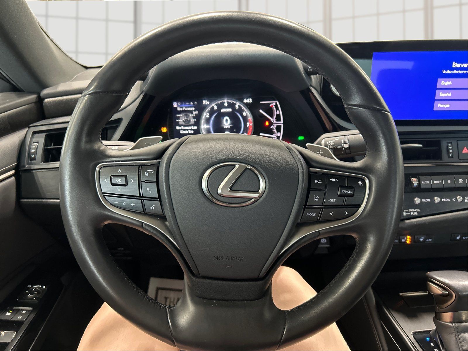 Used 2025 Lexus ES 350 w/ Accessory Package (Z1) FWD image 17