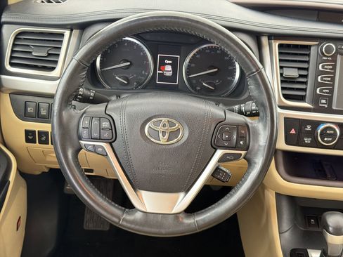 Used 2015 Toyota Highlander Limited Platinum AWD/4WD image 15