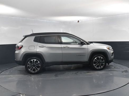 Used 2022 Jeep Compass Limited w/ Sun and Sound Group image 11