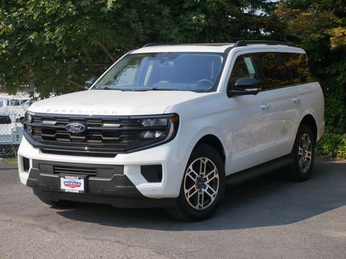 New 2025 Ford Expedition Active image 2