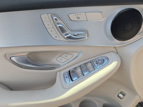 Used 2020 Mercedes-Benz GLC 300 4MATIC image 36