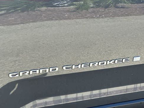 Used 2024 Jeep Grand Cherokee Laredo X AWD/4WD image 20