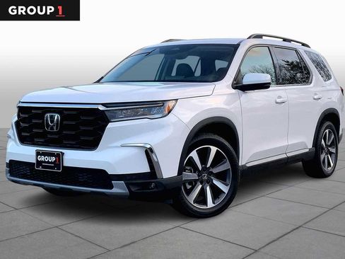 Used 2023 Honda Pilot Touring image 1
