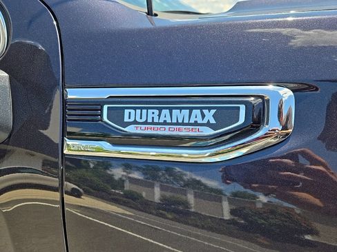 Used 2023 GMC Sierra 1500 Denali w/ Technology Package AWD/4WD image 9