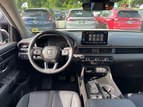 Used 2025 Honda Pilot EX-L image 11