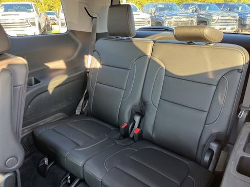 Used 2023 GMC Acadia SLT w/ Preferred Package image 32