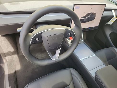 Used 2026 Tesla Model Y 2WD image 10