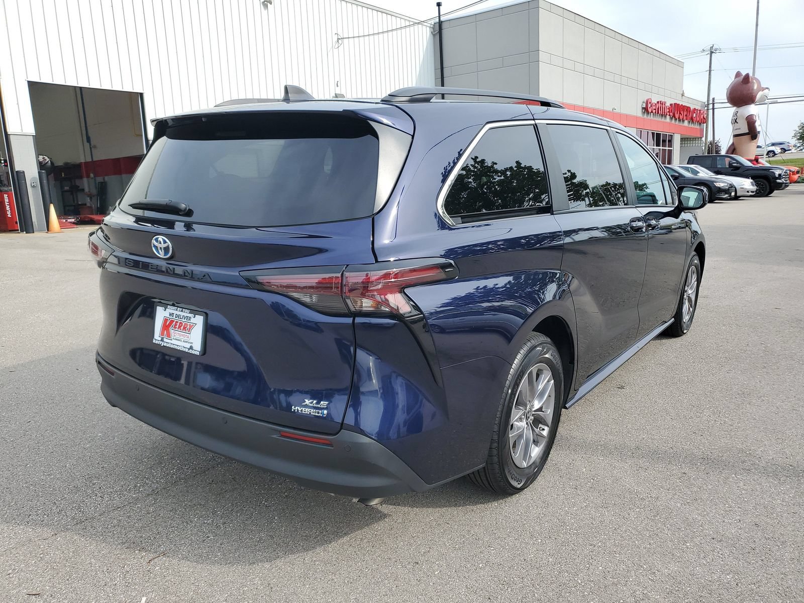 Certified 2024 Toyota Sienna XLE FWD image 4
