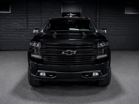 Used 2019 Chevrolet Silverado 1500 High Country w/ Technology Package AWD/4WD image 8