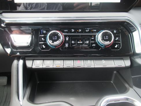 New 2026 GMC Sierra 2500 Denali Ultimate AWD/4WD image 32