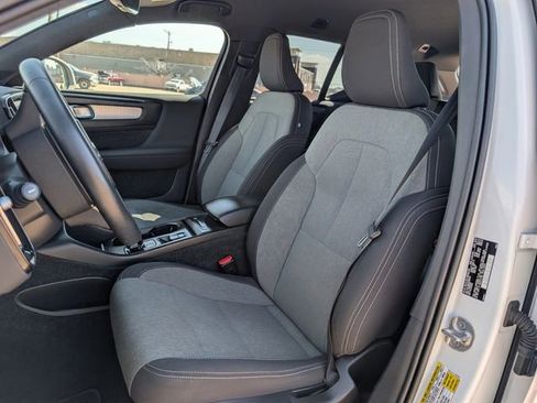 Used 2023 Volvo XC40 B5 Core image 20