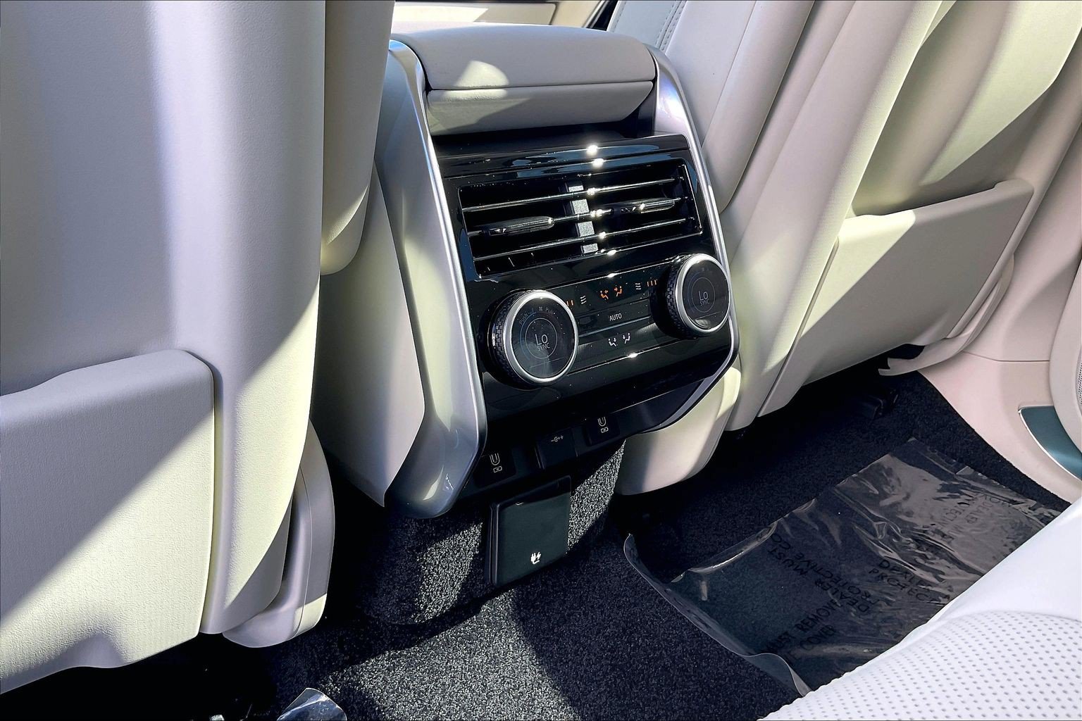 New 2026 Land Rover Range Rover SE AWD/4WD image 25