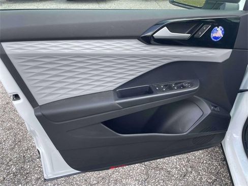 Used 2022 Volkswagen Taos S image 16