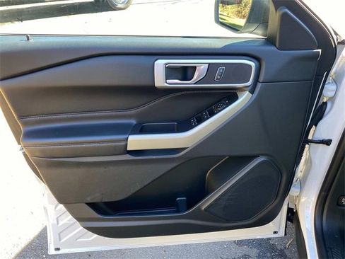 Used 2021 Ford Explorer XLT w/ Equipment Group 202A image 13