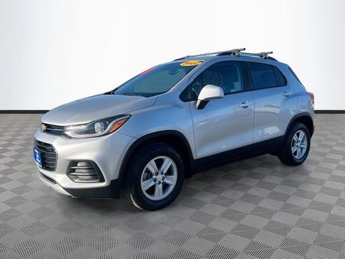Used 2022 Chevrolet Trax LT w/ Driver Confidence Package image 3