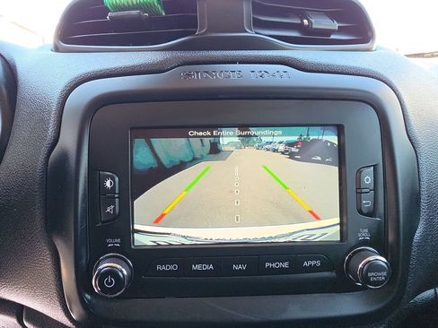 Used 2017 Jeep Renegade Altitude FWD image 20
