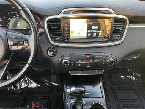Used 2016 Kia Sorento SX image 39