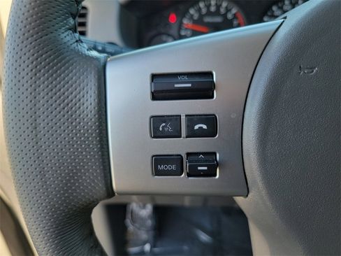 Used 2019 Nissan Frontier SV image 6