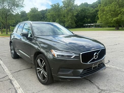 Used 2018 Volvo XC60 T5 Momentum w/ Vision Package AWD/4WD image 3