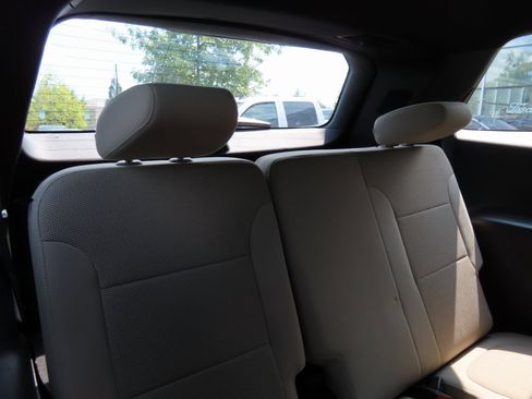 Used 2022 Chevrolet Traverse LT image 36