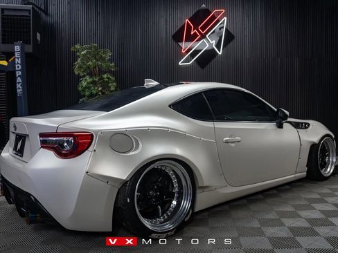 Used 2017 Toyota 86 RWD image 2