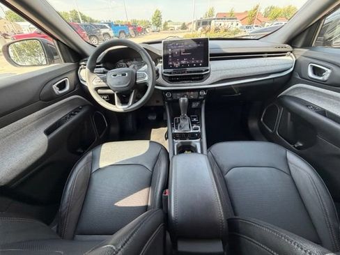 Used 2023 Jeep Compass Latitude AWD/4WD image 12